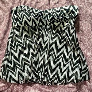 Athena Monochrome Zigzag Strapless Top
